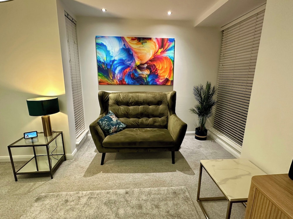 City Getaway 3BR Home Near Etihad & AO Arena Sleeps 6 — 4-Star Luxury Hotel in Manchester, United Kingdom