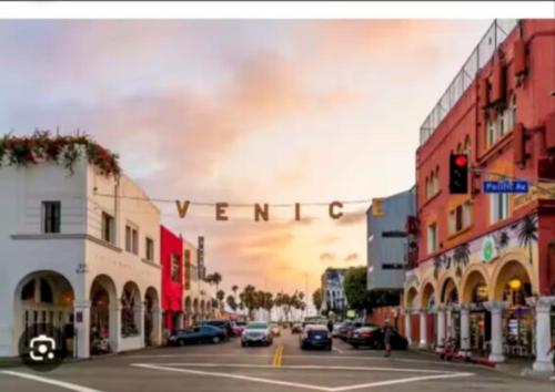 By The Coast Living in Santa Monica Pier Promenade — 4-Star Luxury Hotel in Los Angeles, United States