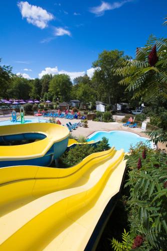 Camping Les 3 Lacs — 4-Star Luxury Hotel in Romagnieu, France