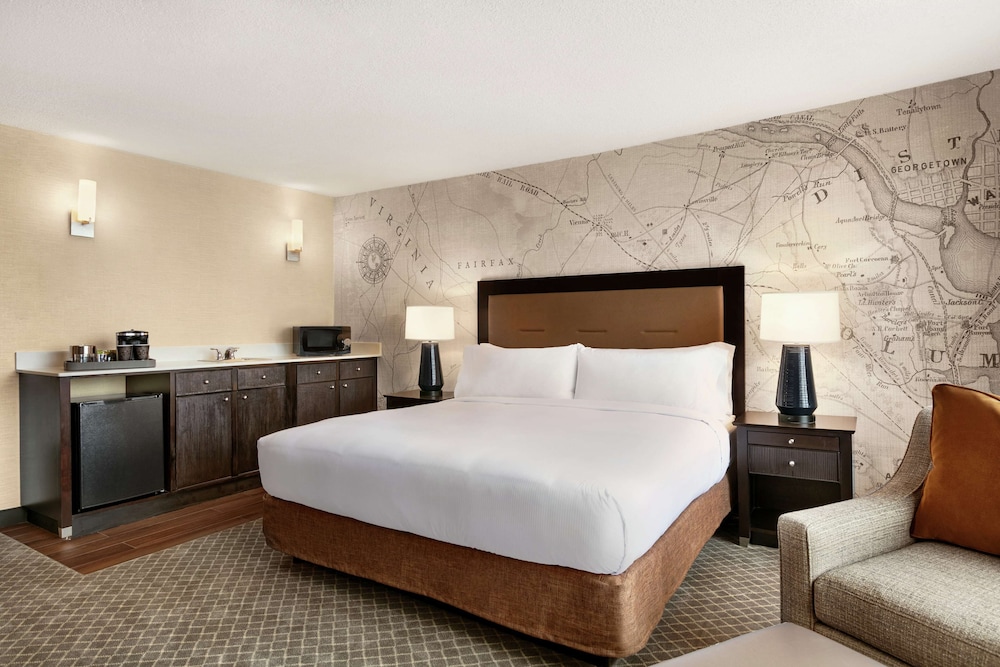 Doubletree by Hilton McLean Tysons - photo 16