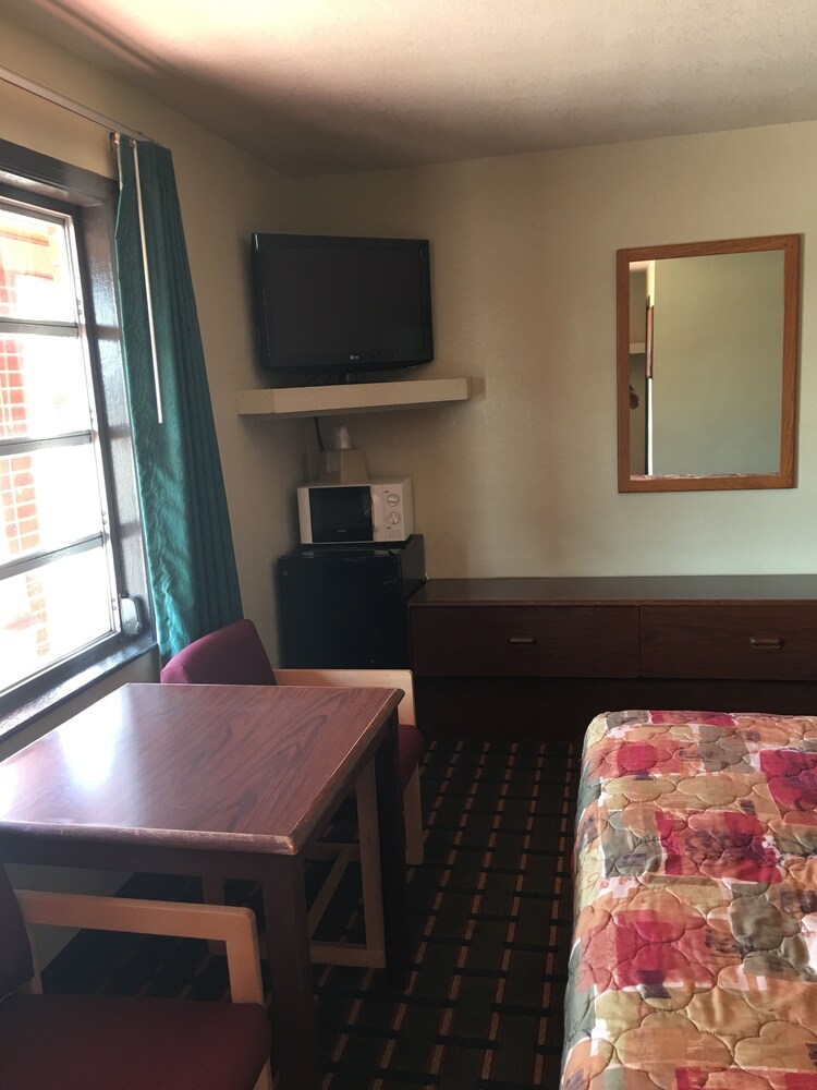 Best Value Inn Motel Sandusky - photo 39