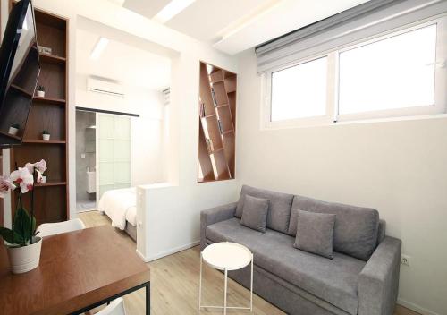 Emily in Athens Central Modern Flat Syntagma E4 — 4-Star Luxury Hotel in Athens, Greece