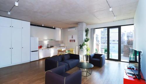 2BR apartment with 2 balconies in heart of the city