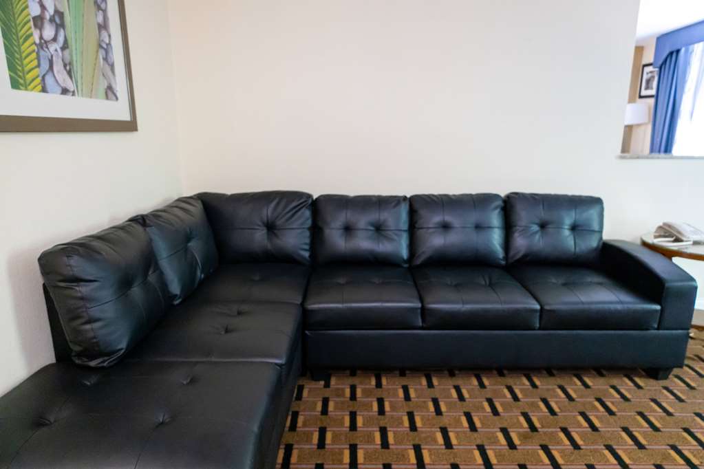 Days Inn By Wyndham College Park Atlanta Airport South - photo 32