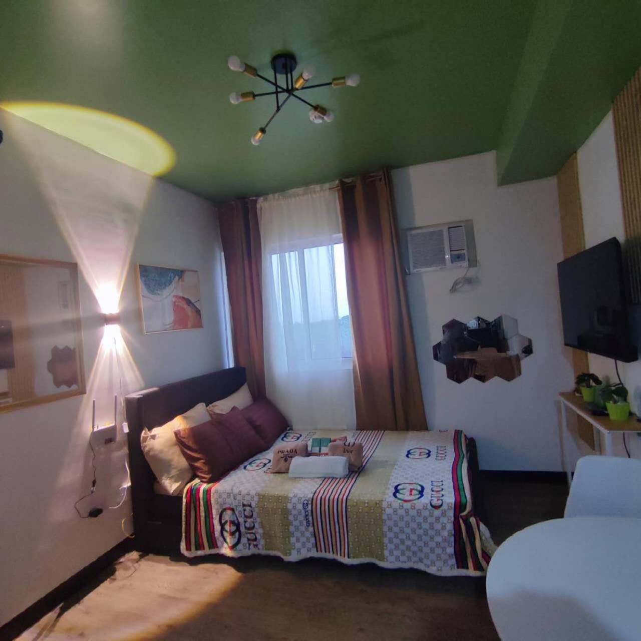 Happy Homestay at Fullerton Suites Condo near Nuvali and Tagaytay — 4-Star Luxury Hotel in Silang, Philippines