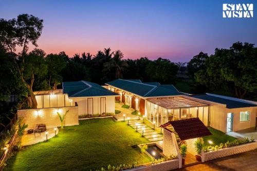 StayVista at The Five Oaks Private Pool Cottages in Karjat, India