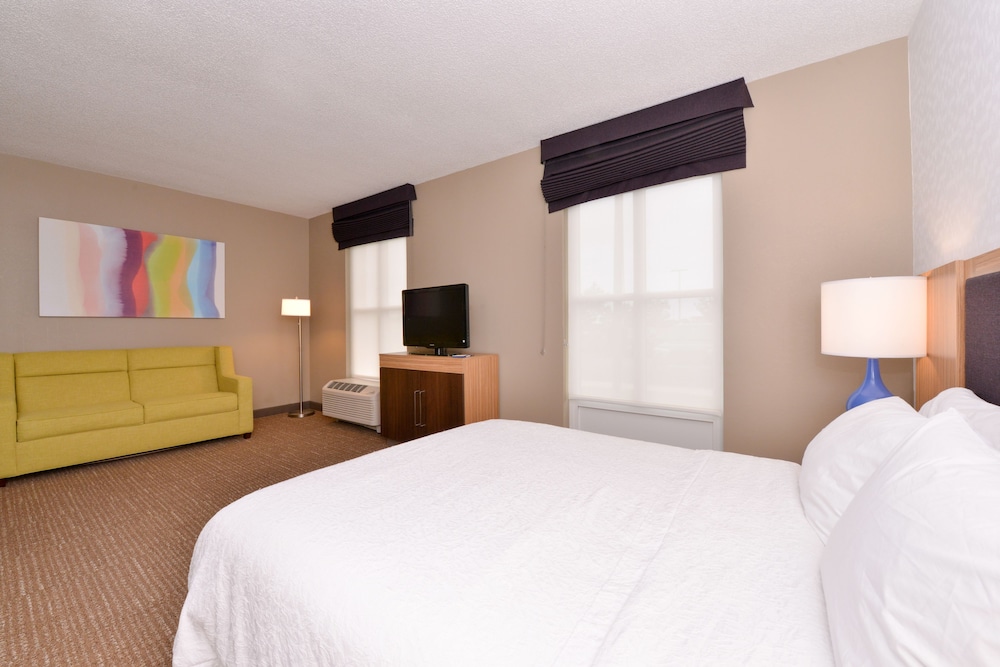 Hampton Inn & Suites Plymouth - photo 16