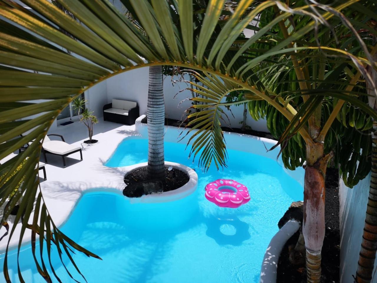 Villa Lujo Tranquila Con Piscina a 5 Min Playa — 4-Star Luxury Hotel in Corralejo, Spain