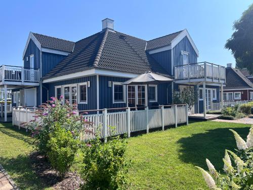 Blaues Haus Am See — 4-Star Luxury Hotel in Wendisch Rietz, Germany
