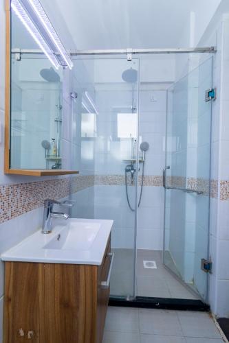 Serenity Suites Apartment With Private Parking Space Modern Equipped Gym Swimming Pool And A Relaxing Rooftop With Unbeatable City Views