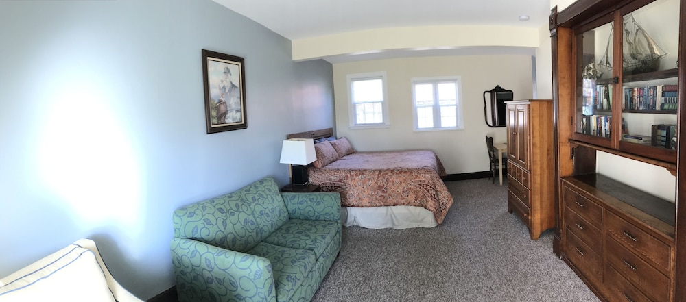The Harbor Light Inn - photo 21