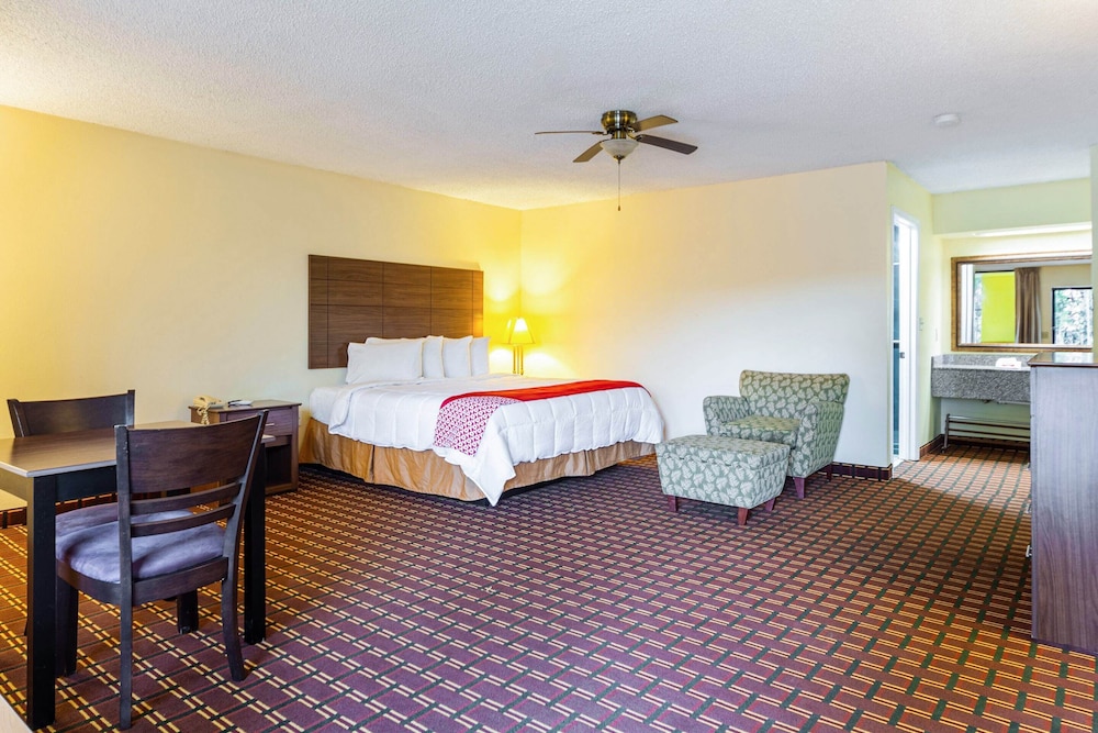 Days Inn by Wyndham Atmore - photo 18