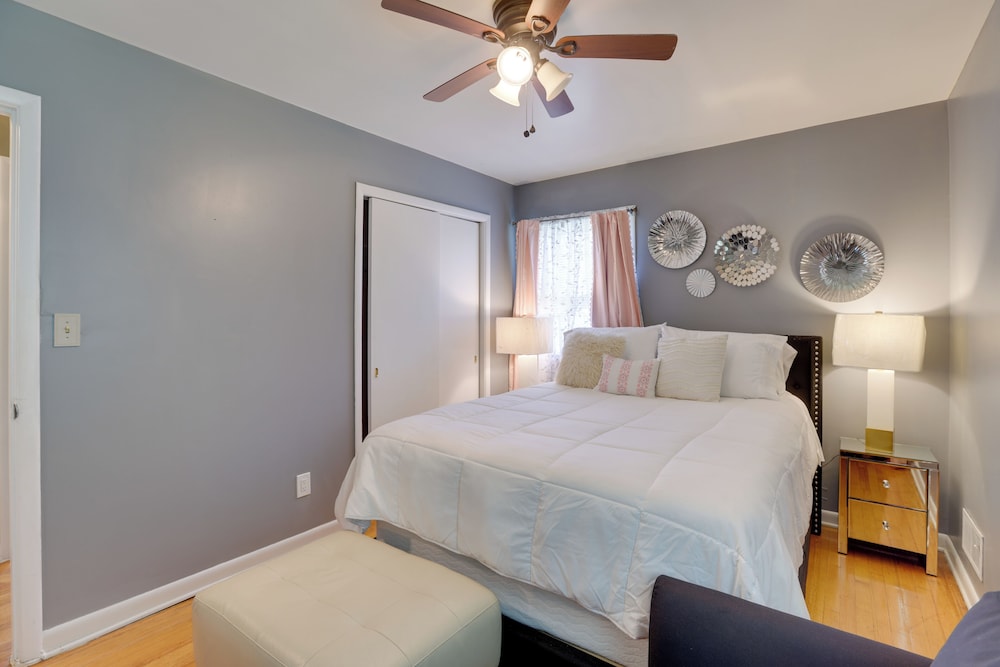 Modern Birmingham Escape with Yard and Fire Pit in Birmingham, United States