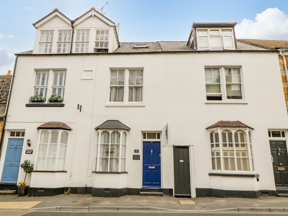 Primrose Cottage — 4-Star Luxury Hotel in Cheltenham, United Kingdom