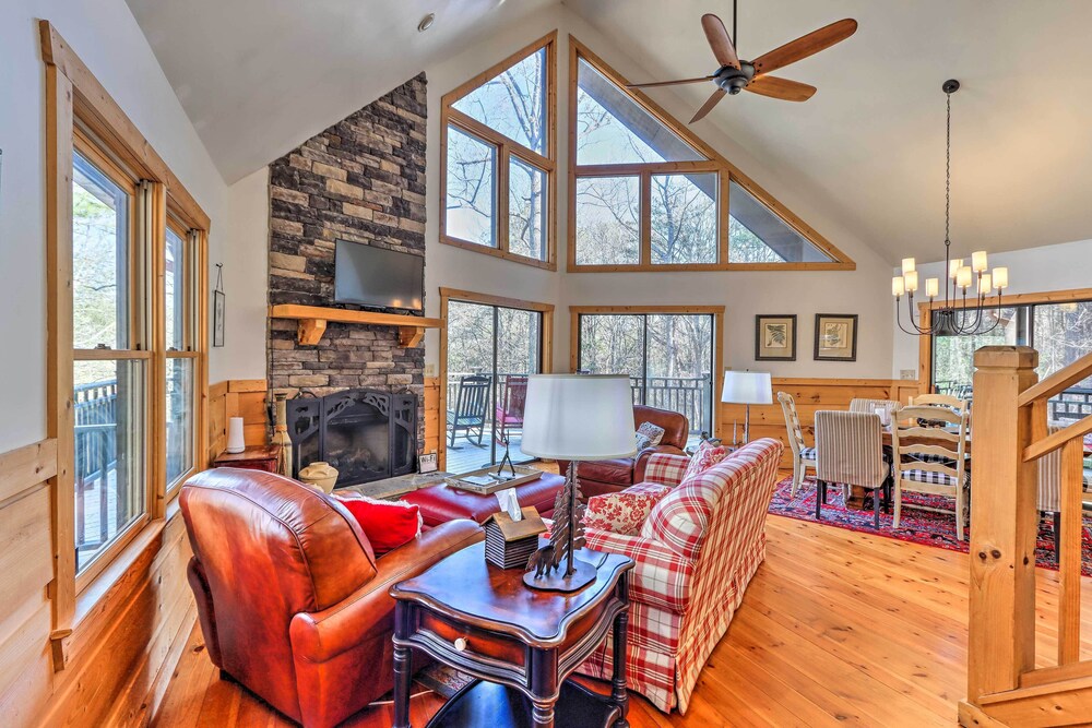 Spacious Ellijay Resort Home w Hot Tub - photo 4