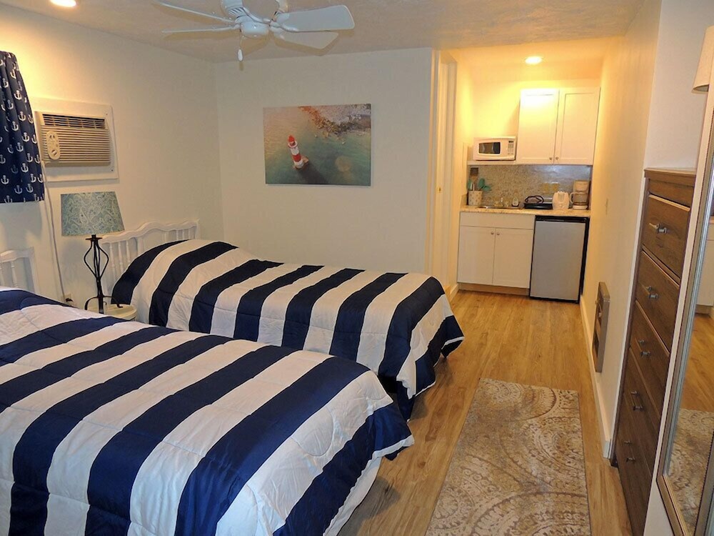 West Winds Motel & Cottages - photo 5