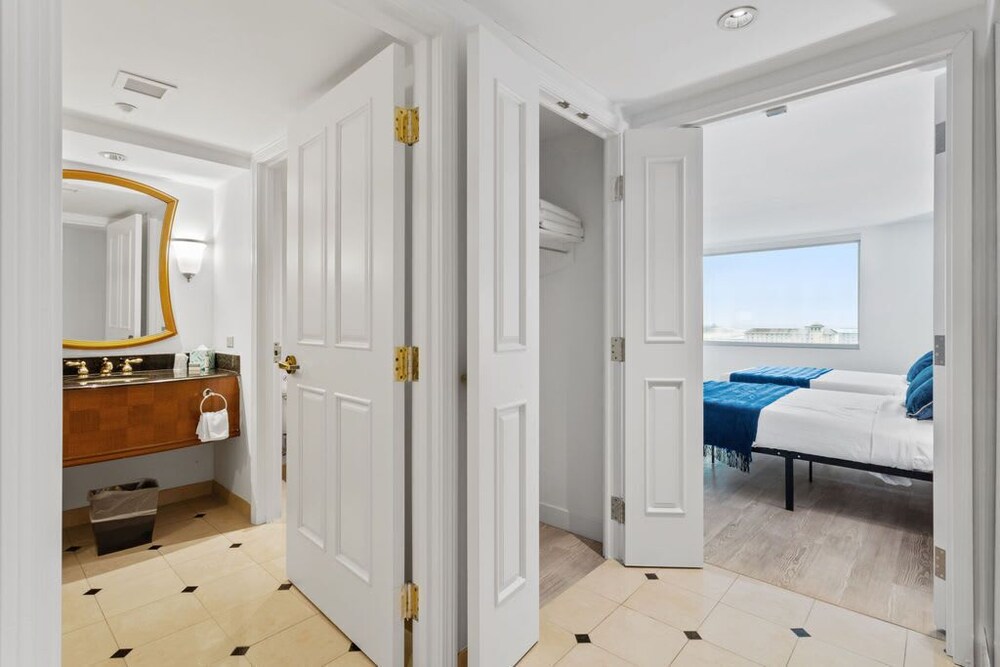 CozySuites Showboat - photo 18