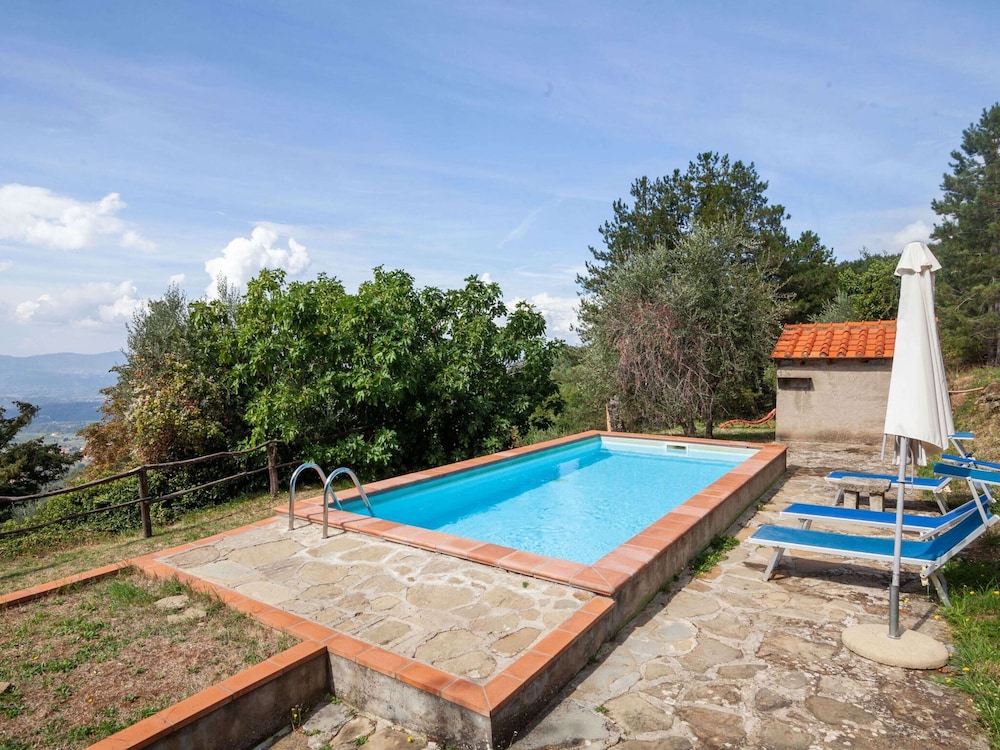 Apartment Tuscany Near Pratomagno Mountain — 4-Star Luxury Hotel in Pian Di Sco, Italy