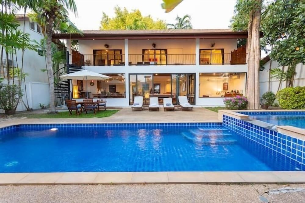 CoconutPalmsJacuzzipoolhugeproperty v136 in Rawai, Thailand