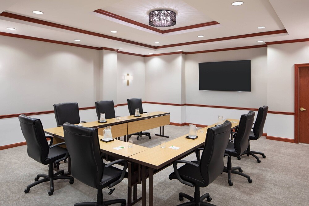 Courtyard by Marriott Stamford Downtown - photo 18