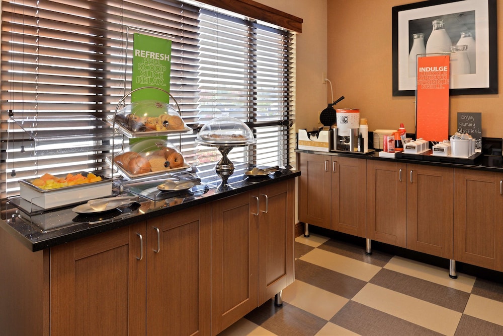Hampton Inn Portland East - photo 38
