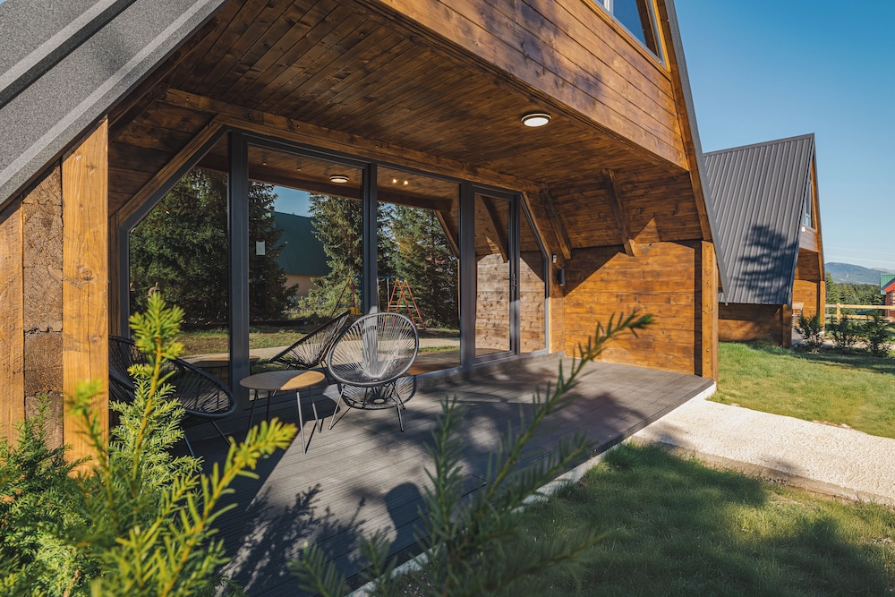Mountain homes Durmitor 2 — 4-Star Luxury Hotel in Zabljak, Montenegro