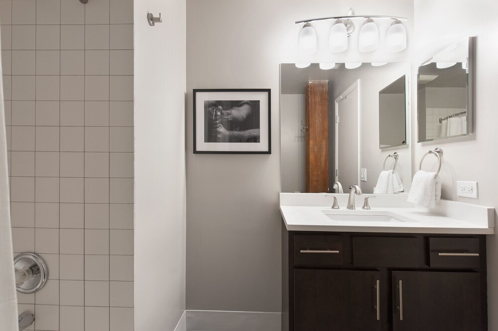 Bright South Loop Suites by Sonder - photo 14