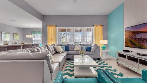 Striking 5br Resort Home Private Pool Spa Disney - photo 4