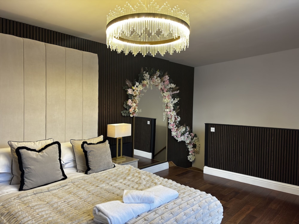 Cedar House at The Old Fire Station — 4-Star Luxury Hotel in Canterbury, United Kingdom