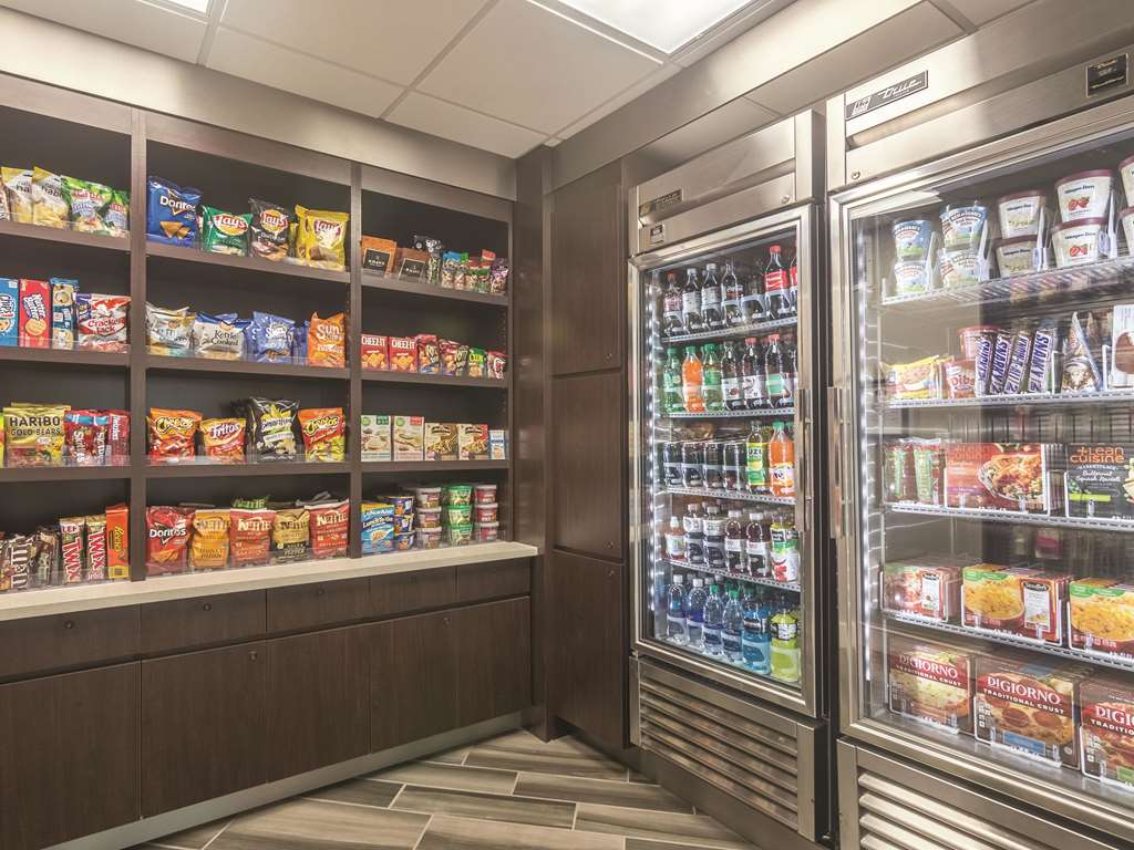 La Quinta Inn & Suites by Wyndham Oklahoma City Norman - photo 50
