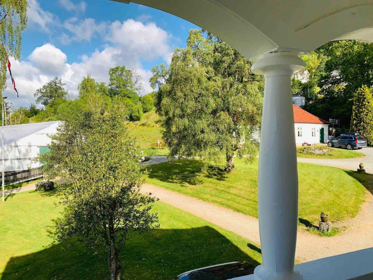 Moldegaard Farmhouse Apartment B — 4-Star Luxury Hotel in Osoyro, Norway