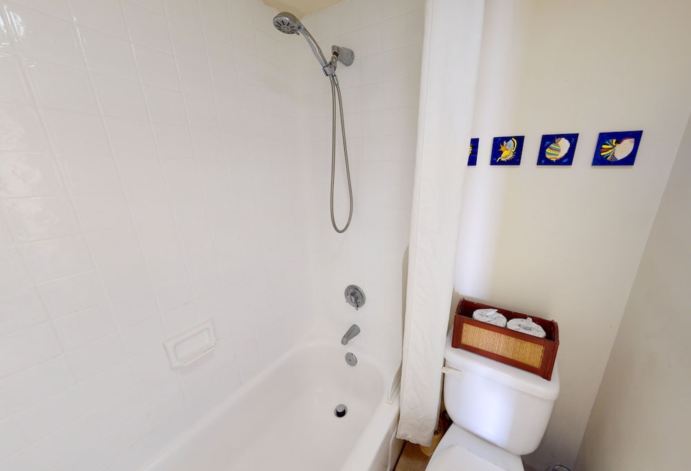 Waikiki Banyan High Level Condo with Private Lanai by Koko Resort Vacation Rentals - photo 70