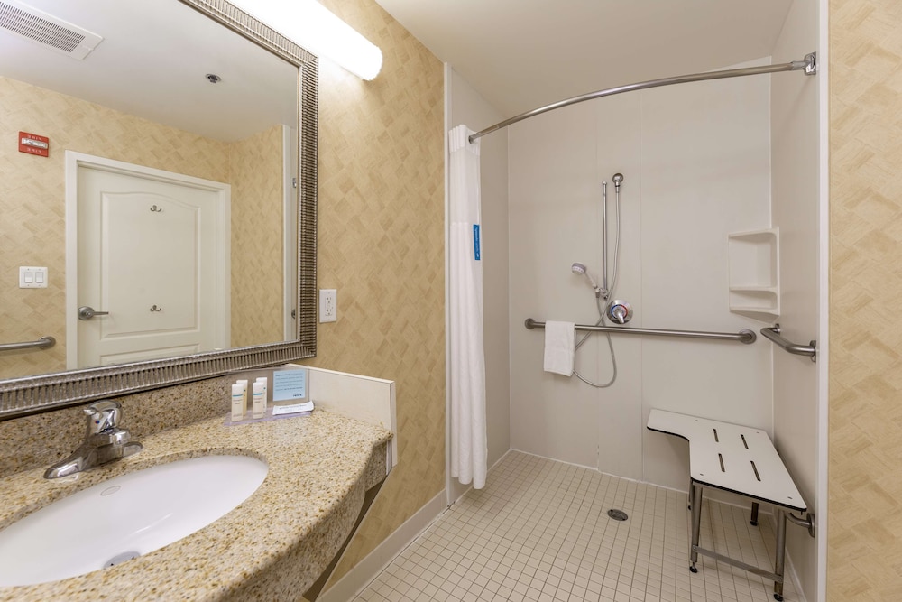 Hampton Inn & Suites Jacksonville Deerwood Park - photo 54