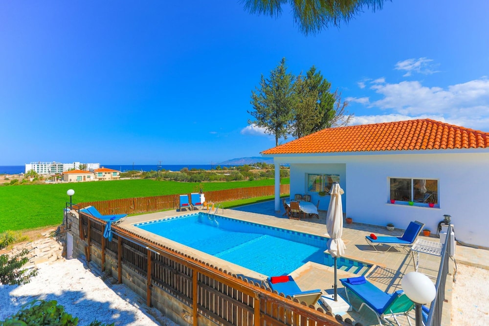 The Vines In Latchi With 3 Bedrooms And 3 Bathrooms — Polis