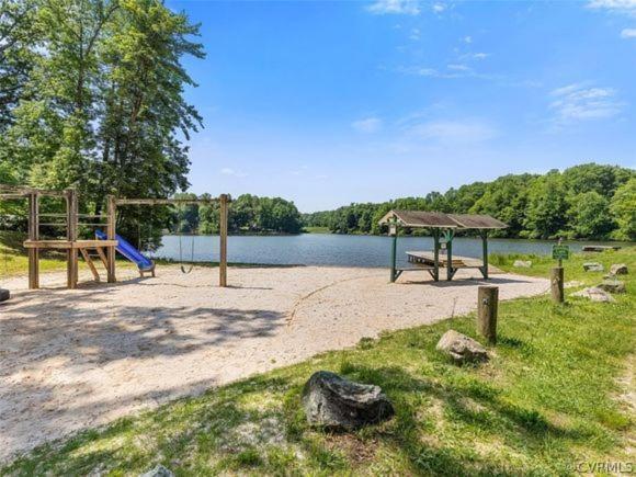 Sunset Lake Get A Way - carbon neutral hotel in Unknown City