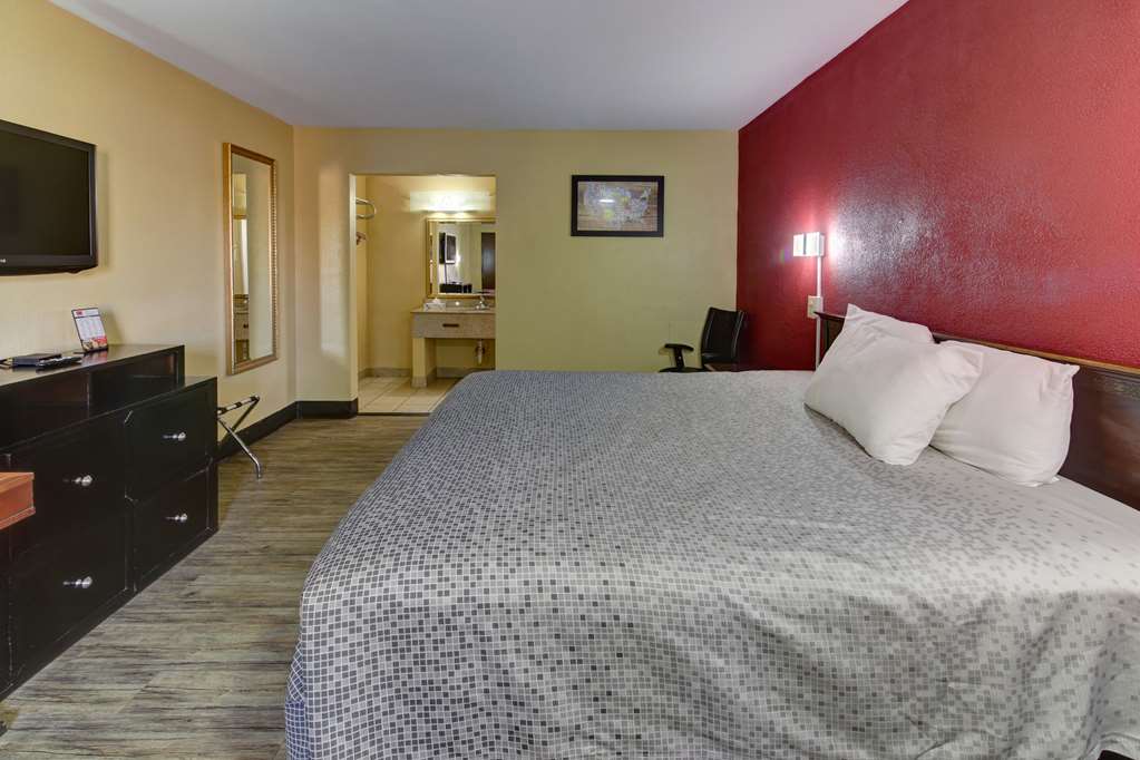 Econo Lodge Virginia Beach Town Center - photo 9