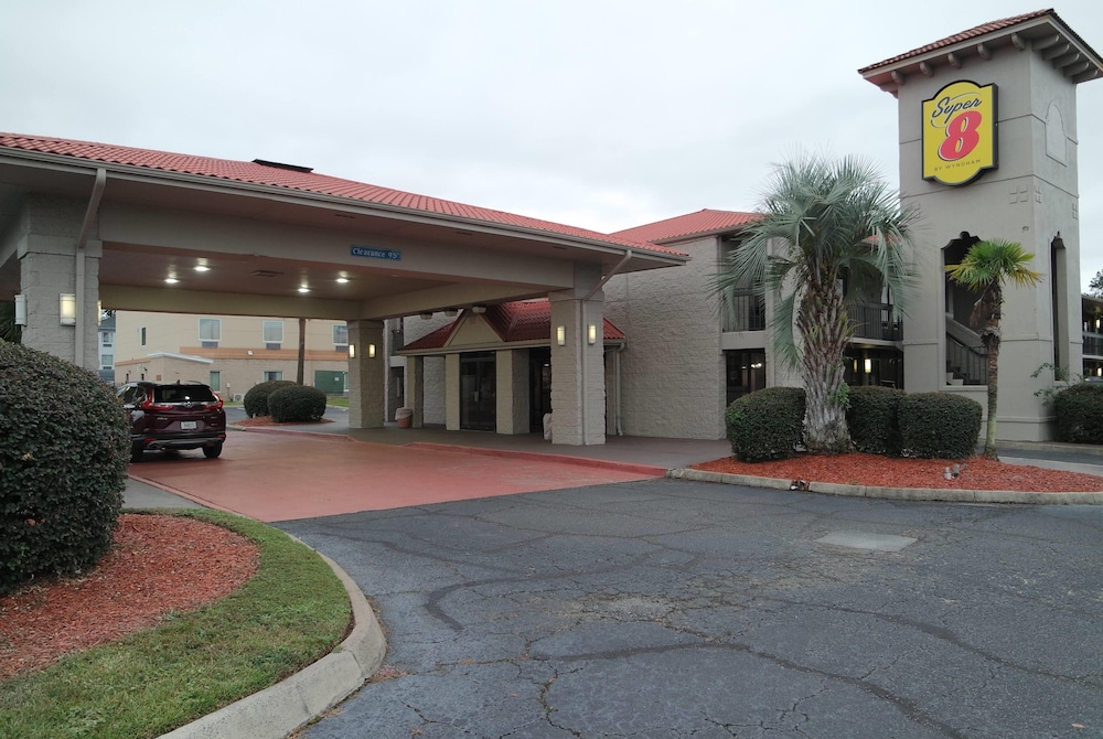 Super 8 by Wyndham Savannah - photo 34