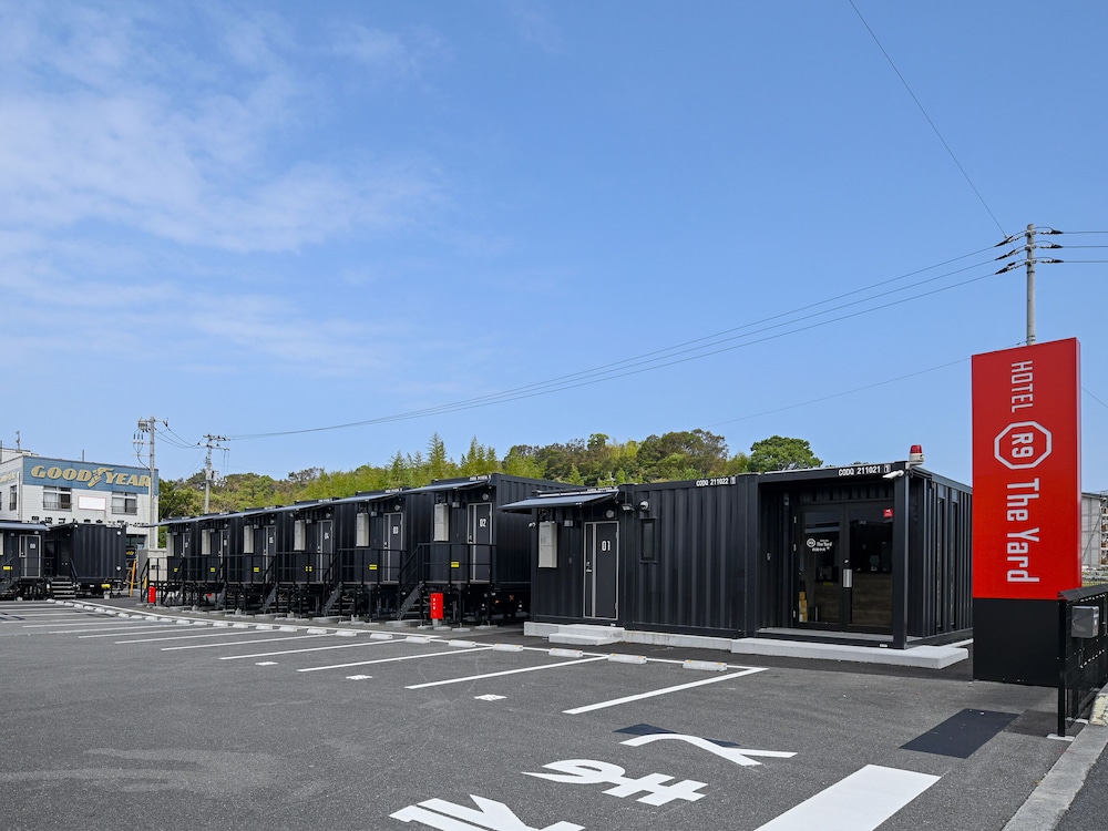 Hotel R9 The Yard Shikokuchuo — hotel in Shikokuchuo