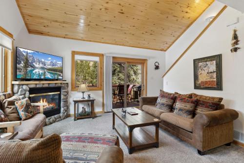 Bugle Pointe A06 by Estes Park Condos — 4-Star Luxury Hotel in Estes Park, United States