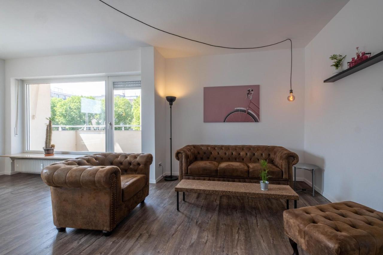 Spacious Flat 2nd Floor Near Station — 4-Star Luxury Hotel in Karlsruhe, Germany