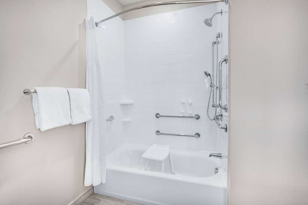 La Quinta Inn & Suites by Wyndham Jackson Cape Girardeau - photo 23