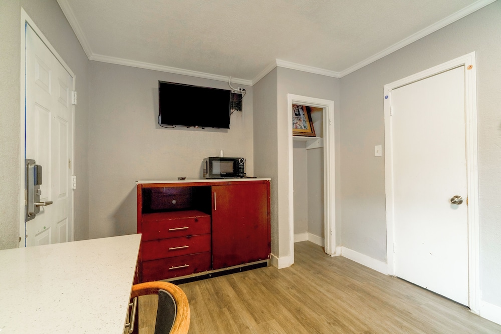 Alamo Oasis Inn And Suites By Oyo San Antonio - photo 21
