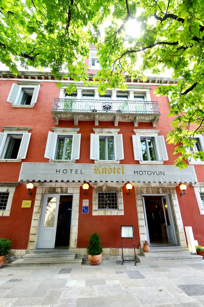 Hotel Kastel — hotel in Motovun