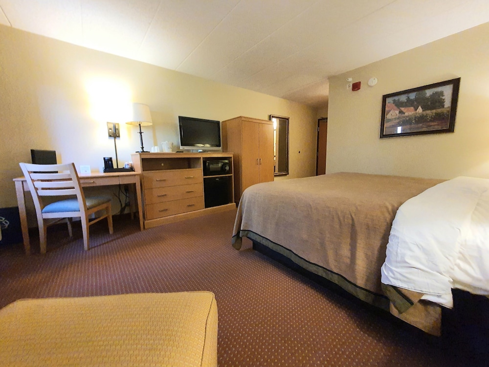 AmeriVu Inn & Suites Waconia - photo 36