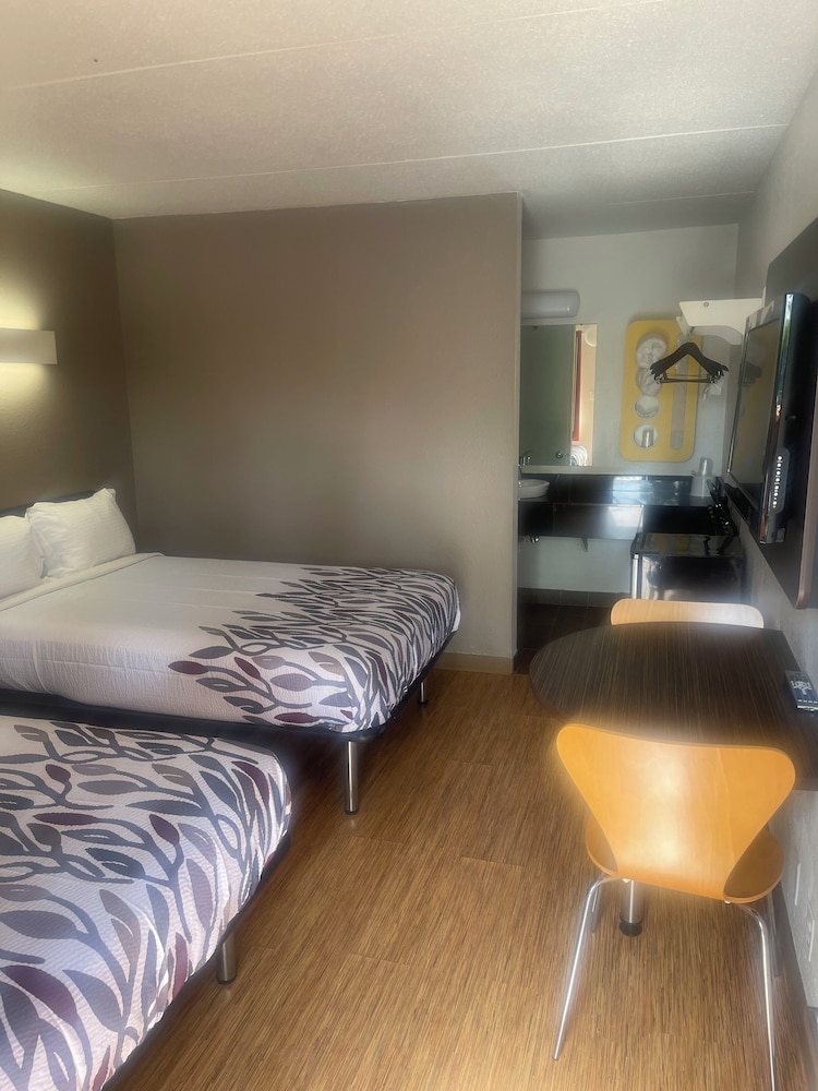 Motel 41 Evansville IN - photo 9