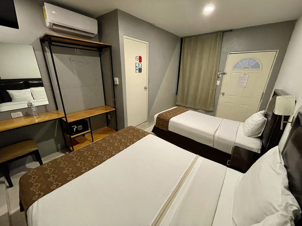 Hotel Esmeralda's