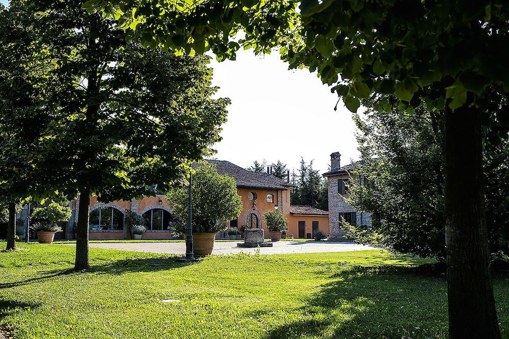 Relais Cascina Scottina — 4-Star Luxury Hotel in Pontenure, Italy