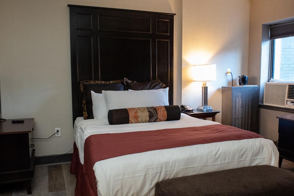 Americas Best Value Inn Detroit Dearborn - photo 16