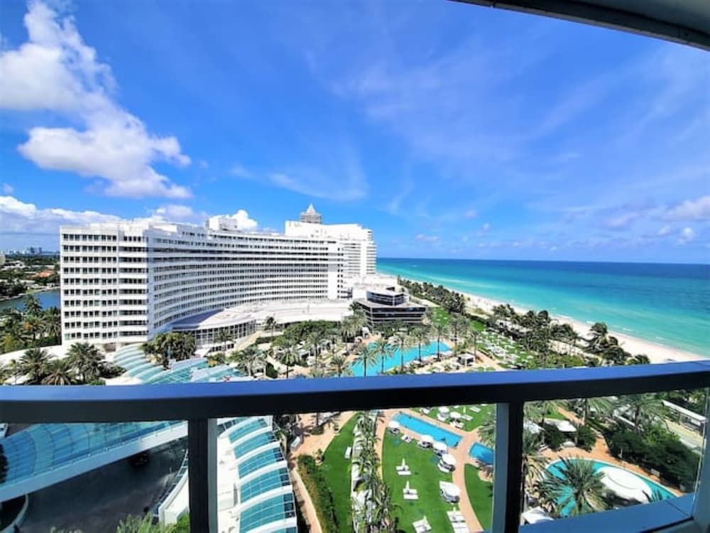 FontaineBleau Resort Pool & Ocean View - photo 14