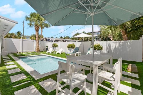 Swept Away B - carbon neutral hotel in Holmes Beach
